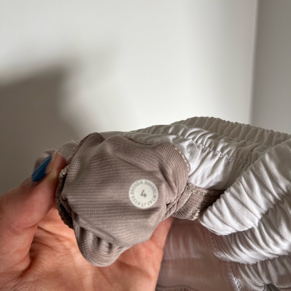 Lululemon shorts - Picture 7 of 7